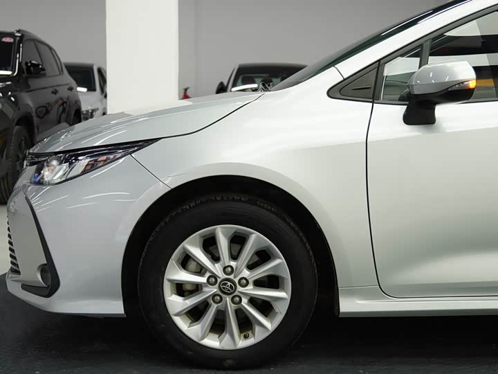 Фото 8 - Toyota Corolla