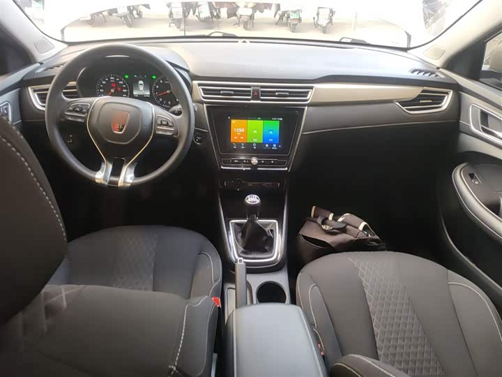 Фото 10 - Roewe i5