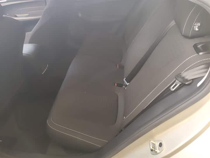 Фото 17 - Roewe i5