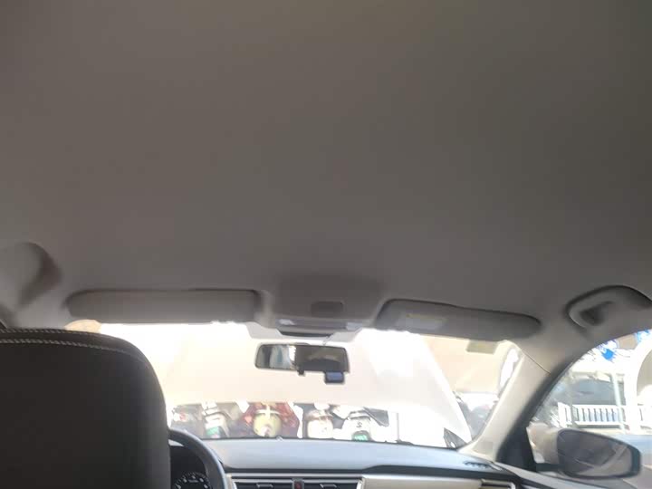 Фото 18 - Roewe i5