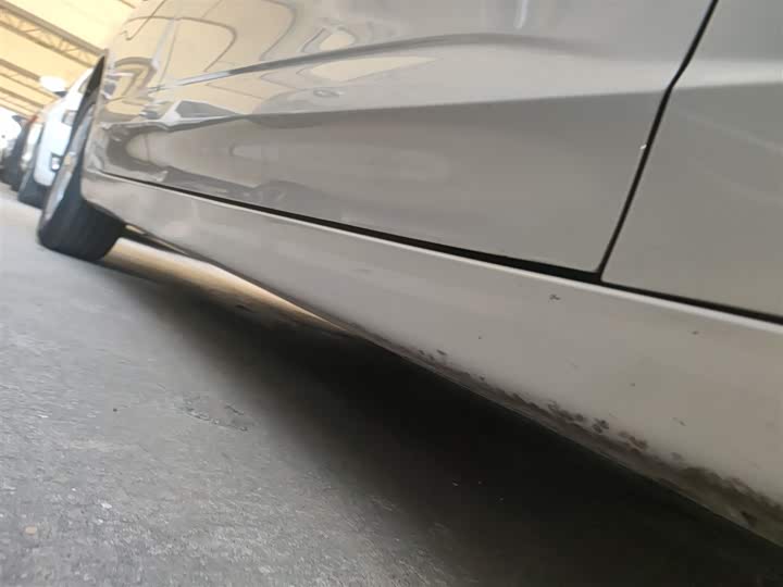 Фото 21 - Roewe i5