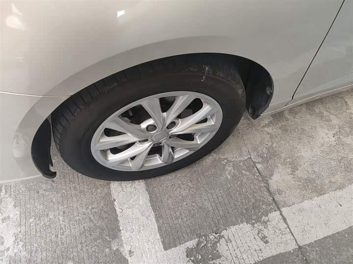 Фото 23 - Roewe i5