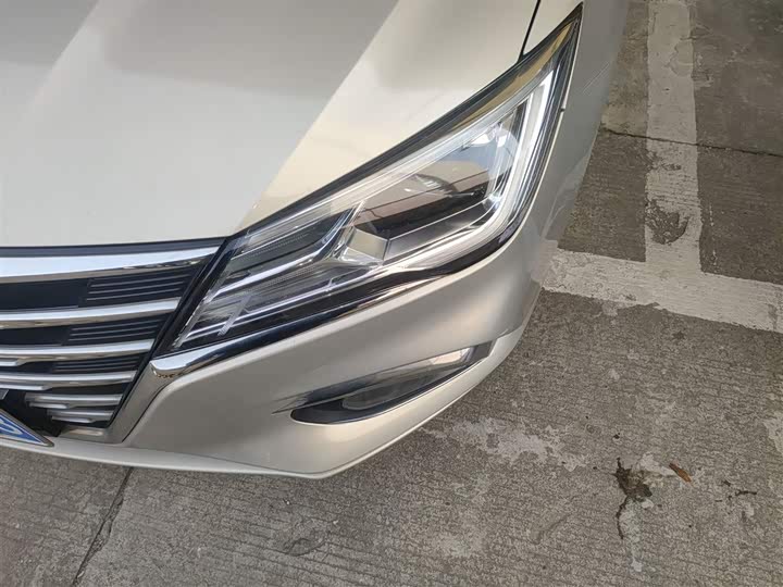 Фото 24 - Roewe i5