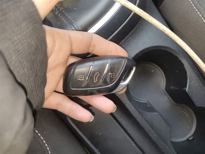 Фото 9 - Roewe i5