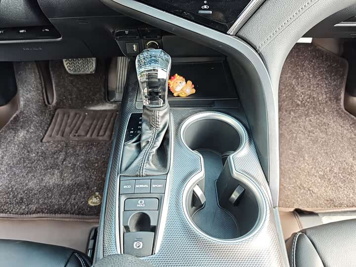 Фото 15 - Toyota Camry