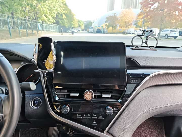 Фото 16 - Toyota Camry