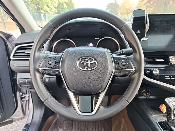 Фото 17 - Toyota Camry