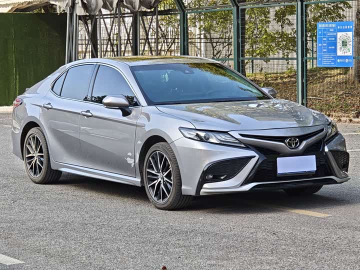 Фото 3 - Toyota Camry