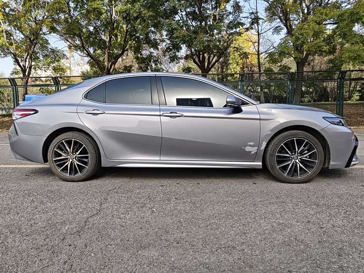 Фото 4 - Toyota Camry