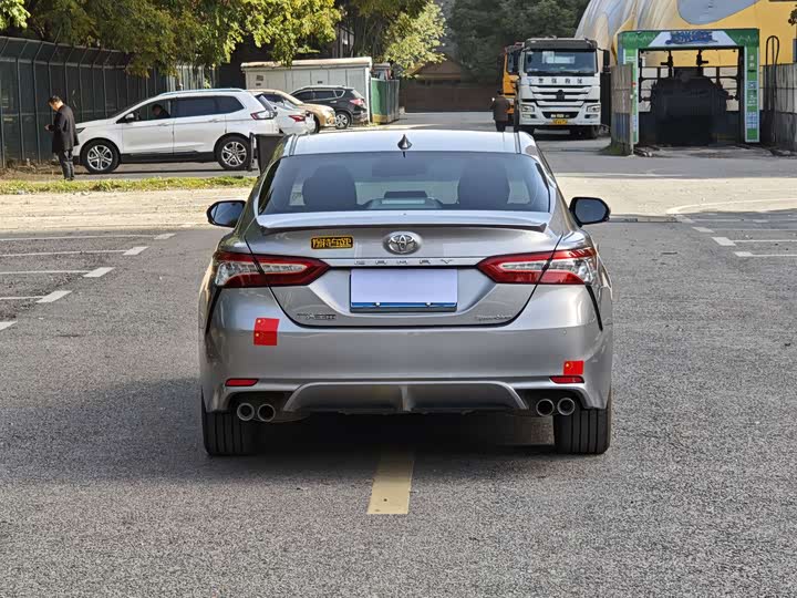 Фото 6 - Toyota Camry