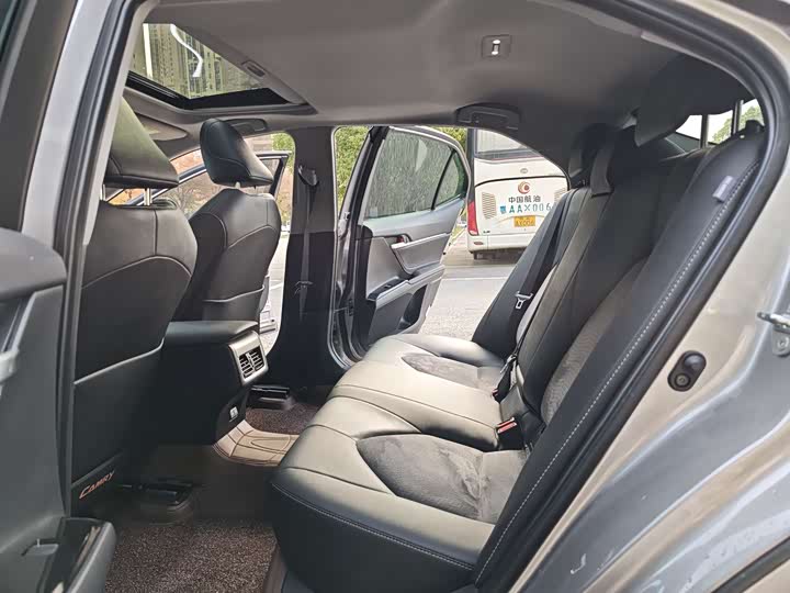 Фото 9 - Toyota Camry