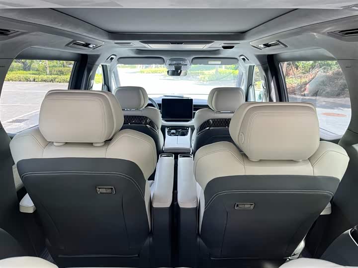 Фото 11 - Zeekr 009