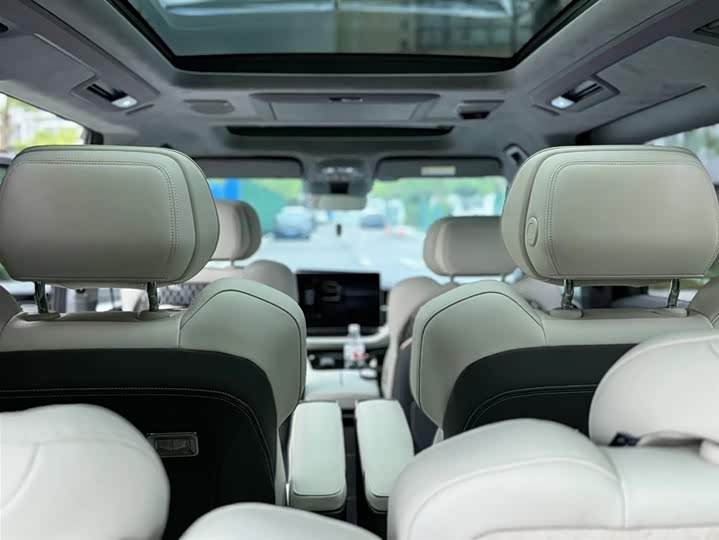 Фото 12 - Zeekr 009