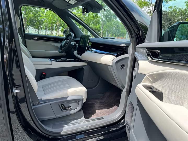 Фото 5 - Zeekr 009