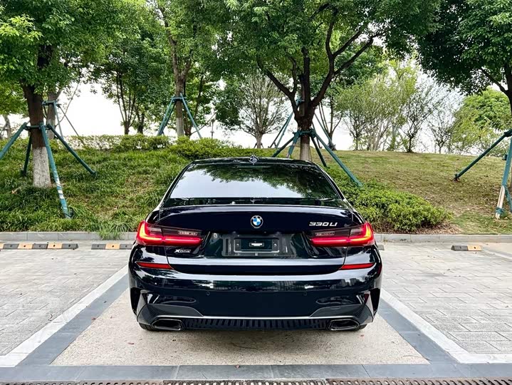 Фото 17 - BMW 3 Series