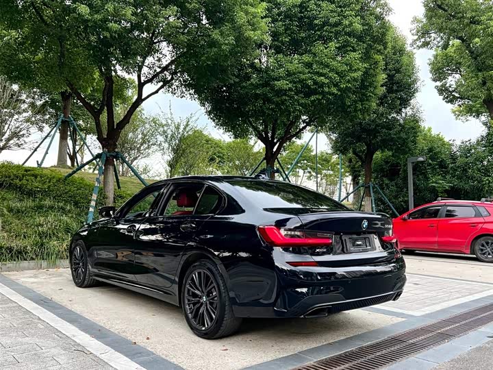 Фото 18 - BMW 3 Series