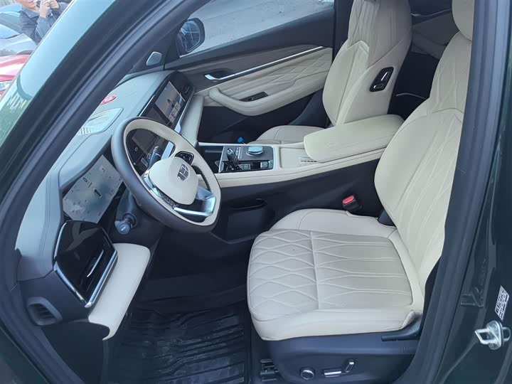 Фото 15 - Geely Monjaro