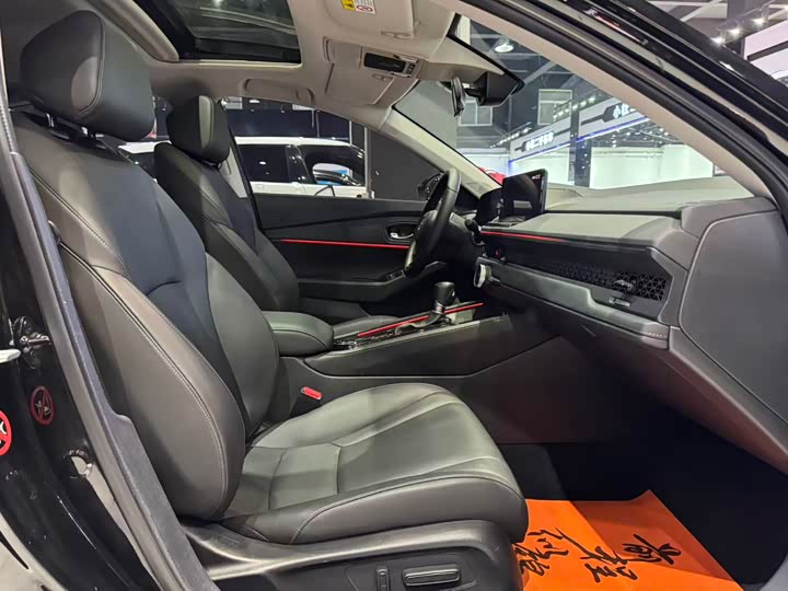 Фото 9 - Honda Accord