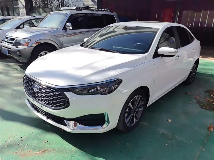 Фото 2 - Ford Escort