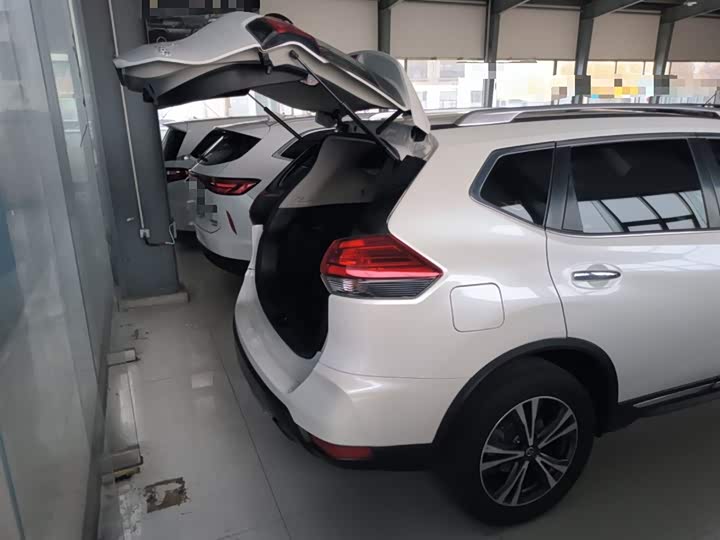 Фото 19 - Nissan X-Trail