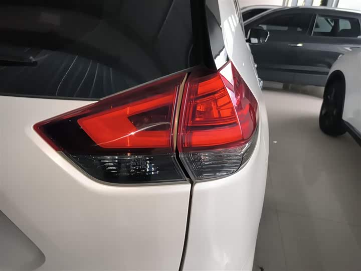 Фото 8 - Nissan X-Trail