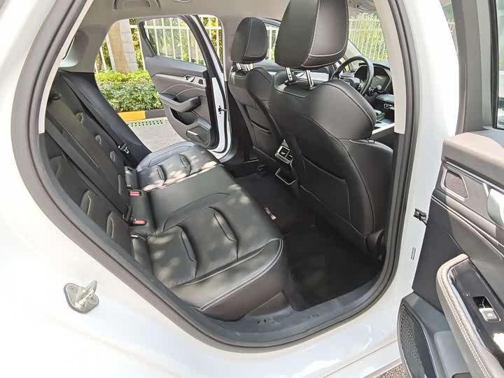 Фото 14 - Geely Preface