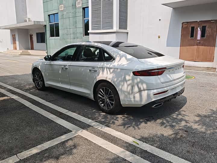 Фото 6 - Geely Preface