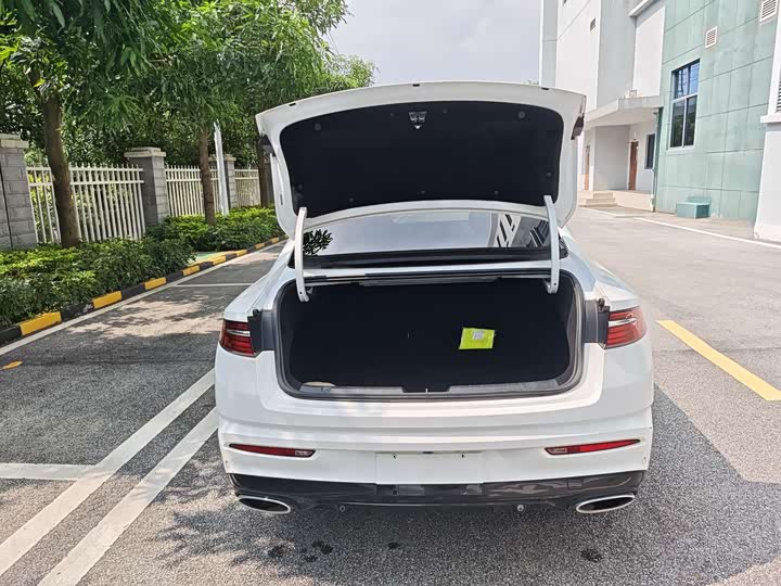 Фото 8 - Geely Preface