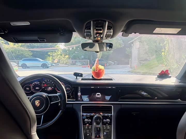 Фото 10 - Porsche Panamera