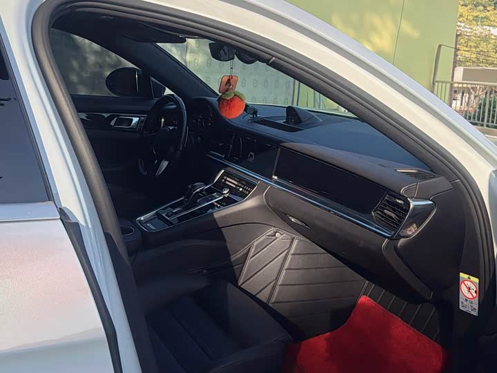 Фото 11 - Porsche Panamera