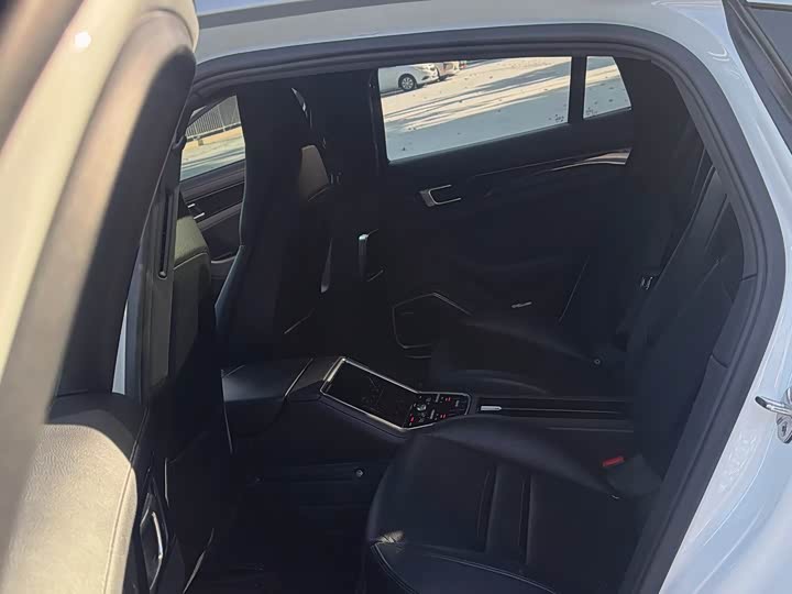 Фото 12 - Porsche Panamera