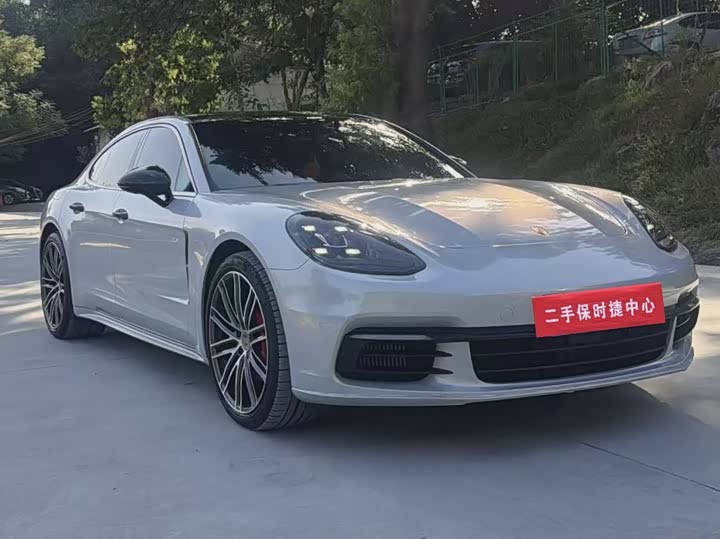 Фото 3 - Porsche Panamera