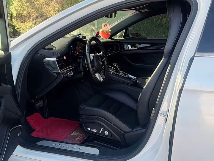 Фото 8 - Porsche Panamera