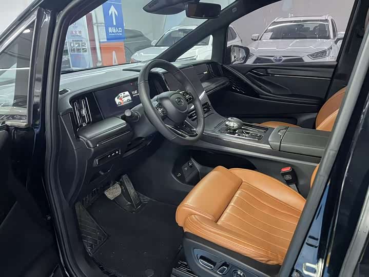 Фото 4 - GAC Trumpchi E9