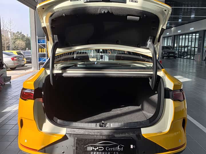 Фото 10 - BYD Qin L