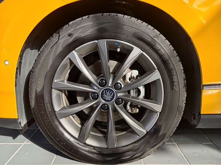 Фото 3 - BYD Qin L