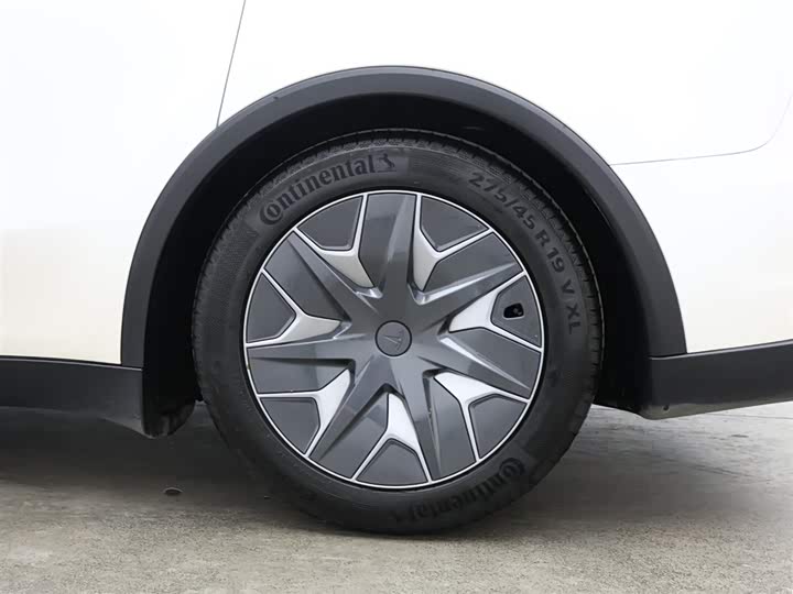 Фото 9 - Tesla Model Y