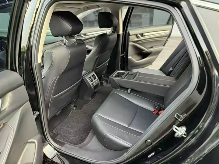 Фото 4 - Honda Accord