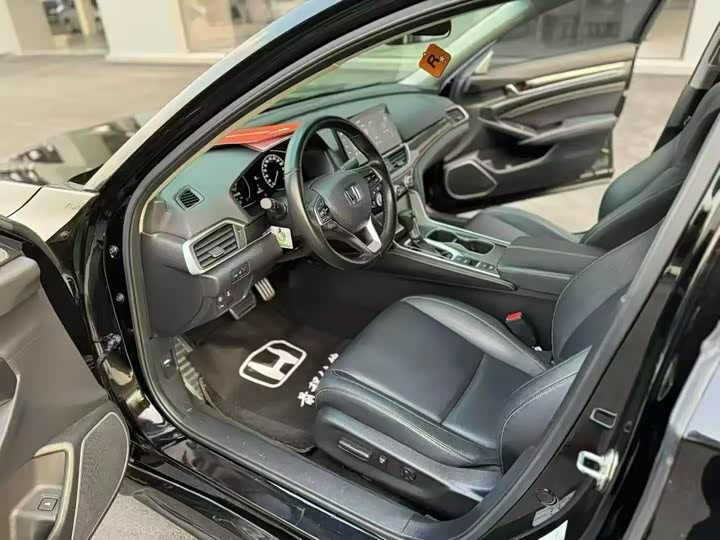 Фото 5 - Honda Accord