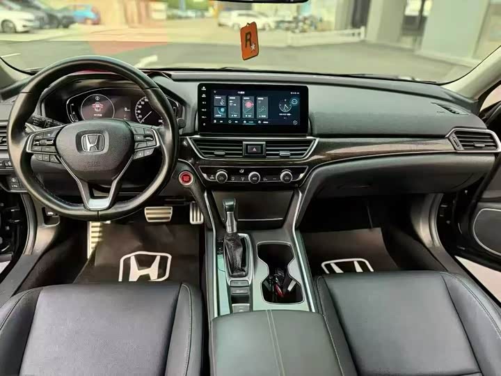 Фото 6 - Honda Accord