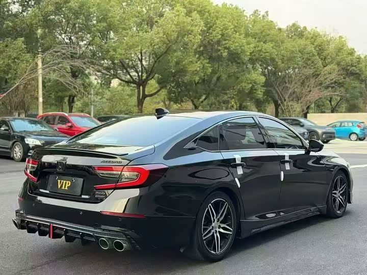 Фото 8 - Honda Accord
