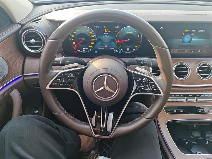 Фото 11 - Mercedes-Benz E-Class