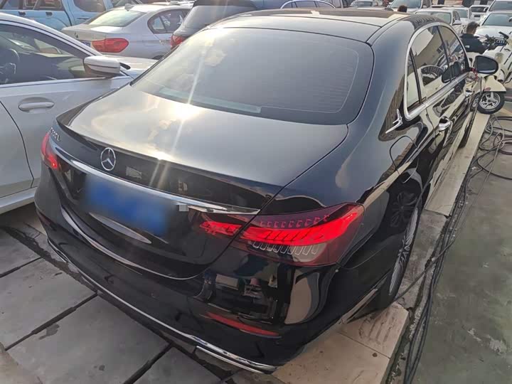 Фото 7 - Mercedes-Benz E-Class