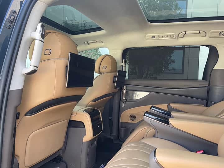 Фото 6 - Denza D9