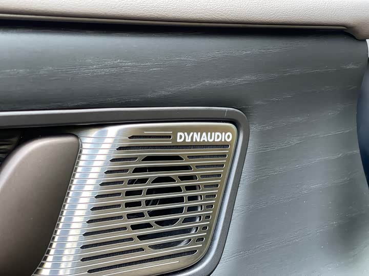 Фото 7 - Denza D9