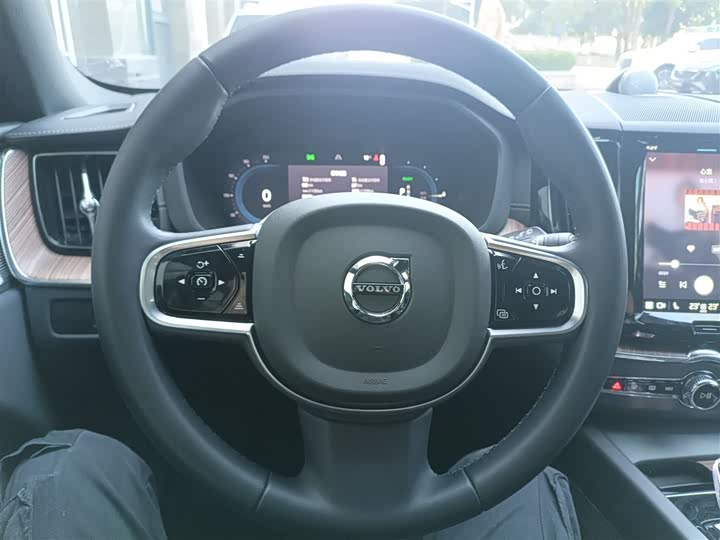 Фото 11 - Volvo XC60 Hybrid