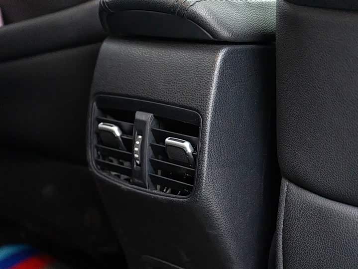 Фото 10 - Toyota Corolla