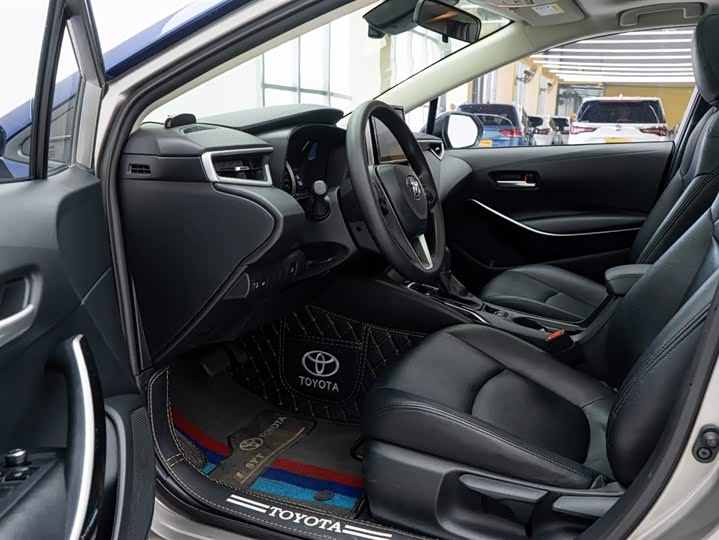 Фото 12 - Toyota Corolla