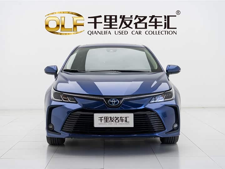 Фото 2 - Toyota Corolla