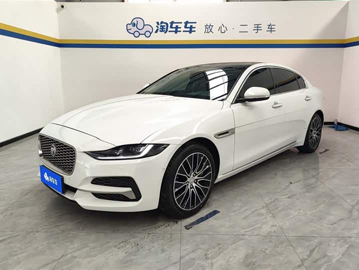 Фото 1 - Jaguar XE L